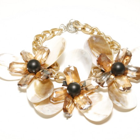 flower-bomb with 3 giant flowers